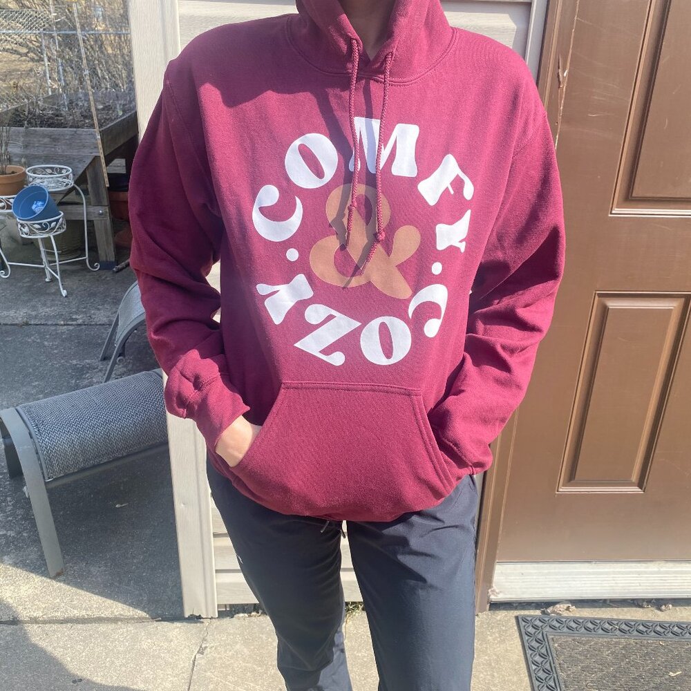 Comfy and Cozy GILDAN sweatshirt size small NEW NEVER WORN